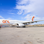 Aeronave Airbus A330, com pintura da Gol, que vai operar os voos internacionais sem escalas entre Lisboa e Rio de Janeiro (Divulgação/Gol)