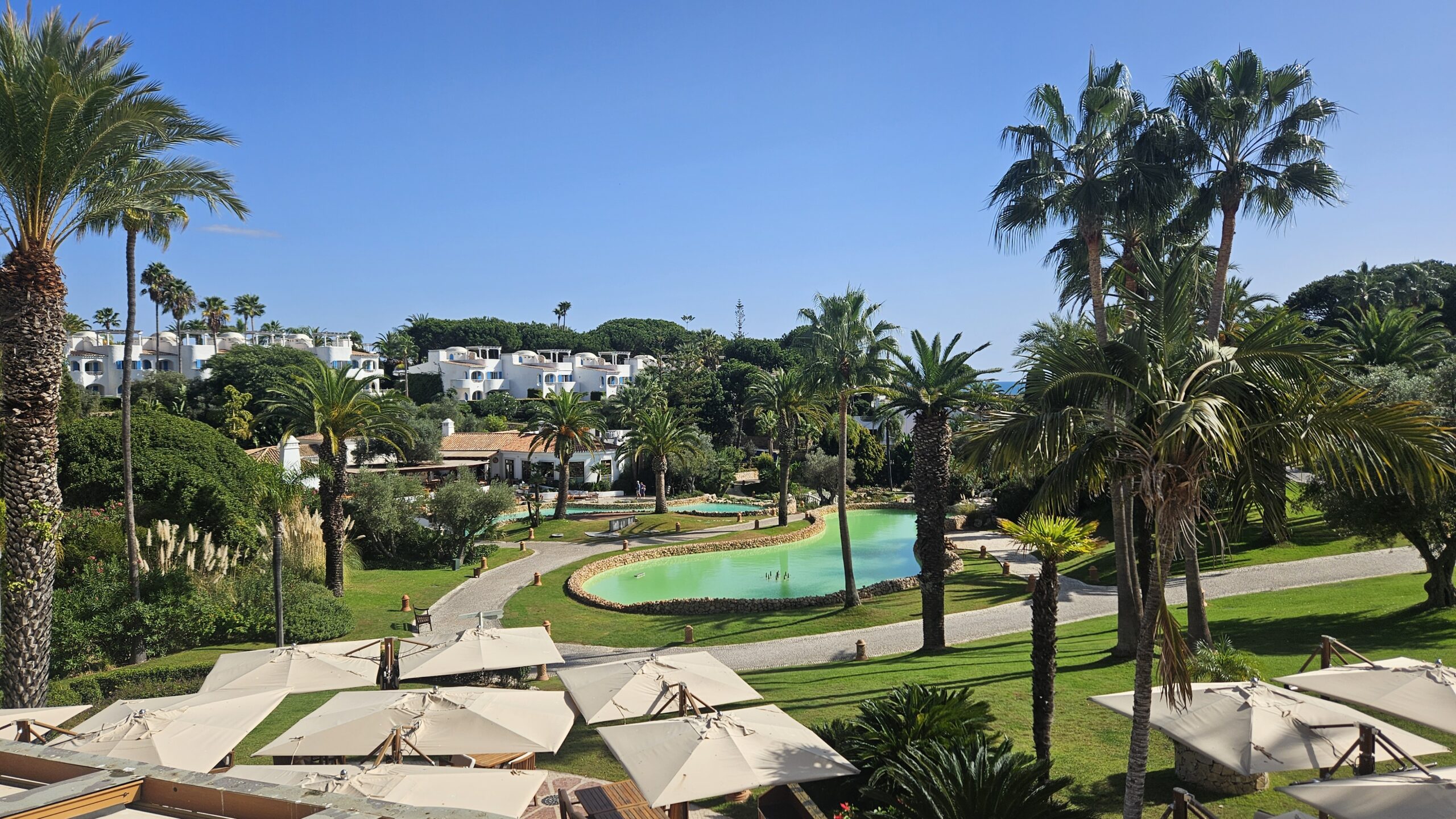 O Vila Vita Parc Resort & Spa é um hotel de luxo 5 estrelas situado na encosta