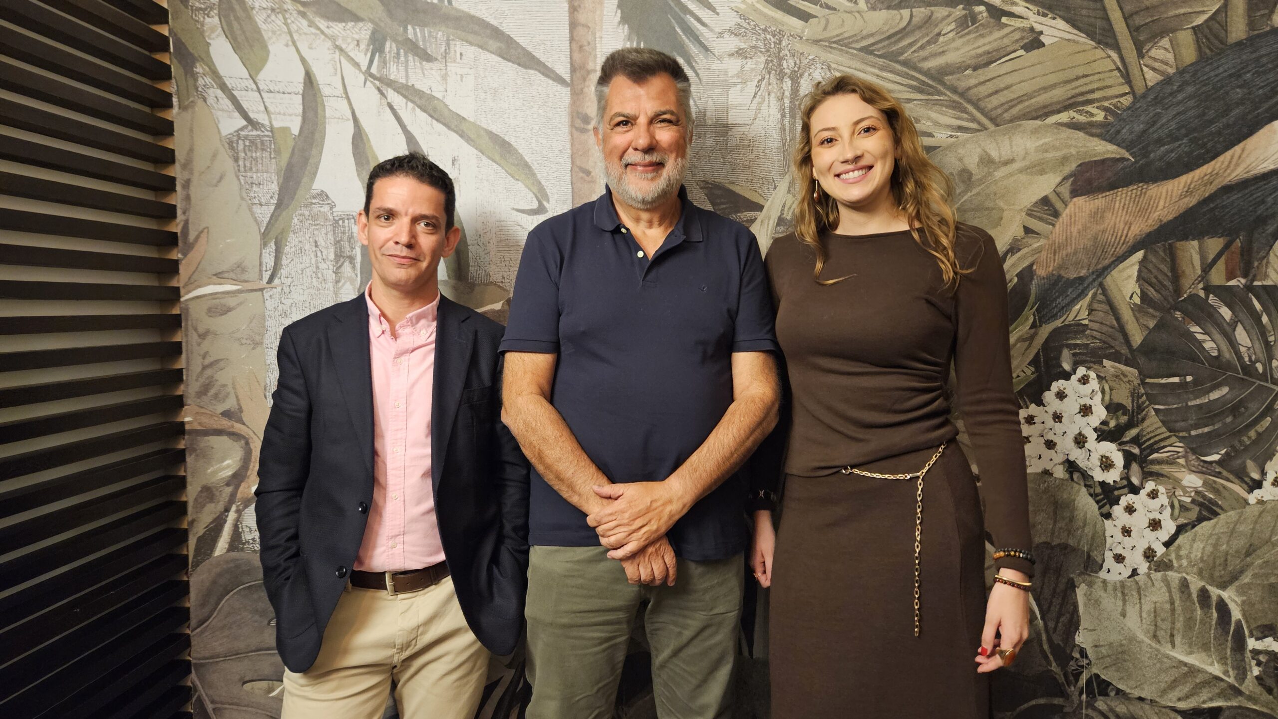 Rafael Tobias, da Mondiale by Ancoradouro, com Roberto Nedelciu, da Raidho, e Laura Schultz, da Schultz Portugal