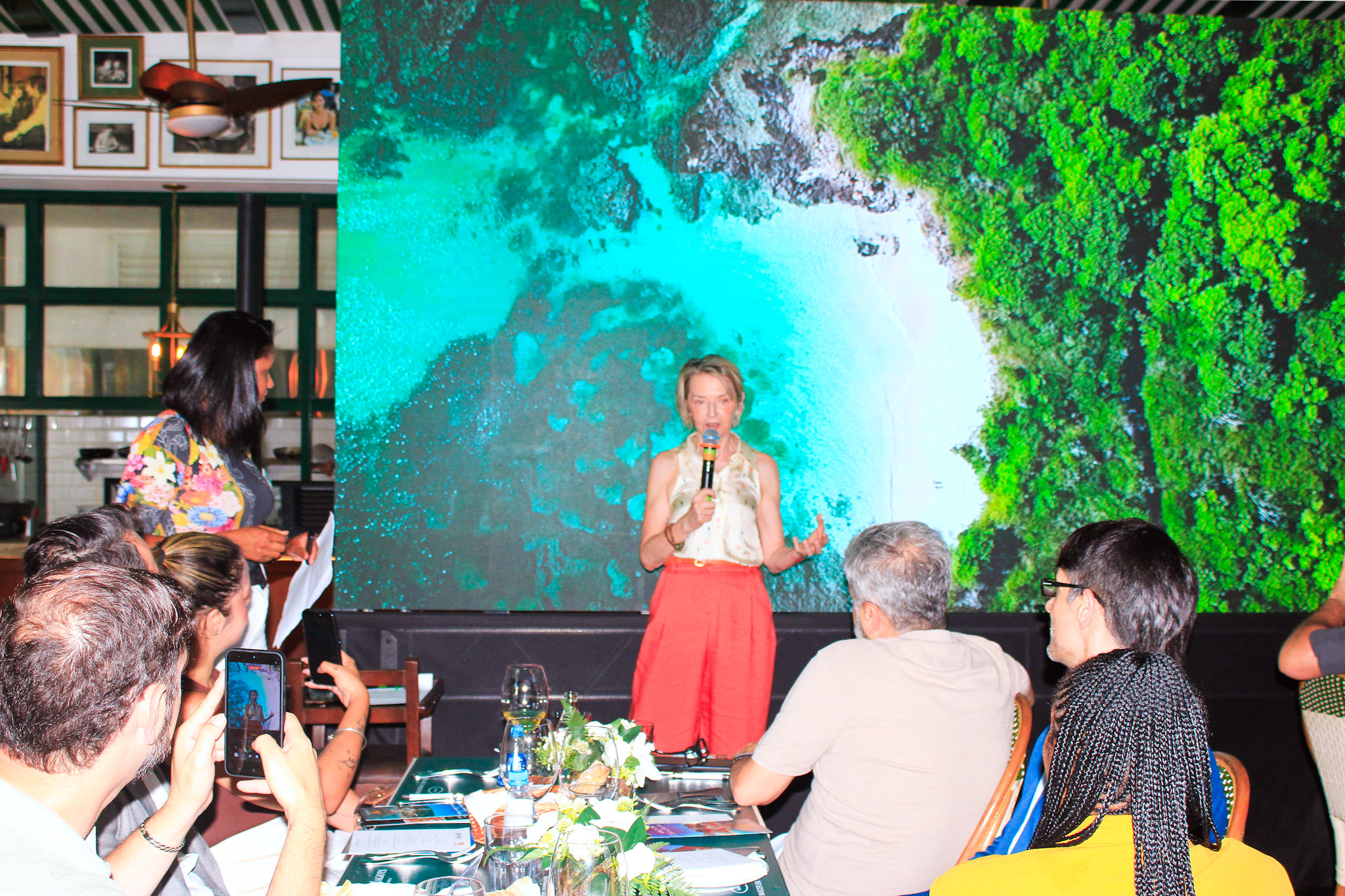 Agnes Angrand, de Martinica, em apresentação para o trade de São Paulo