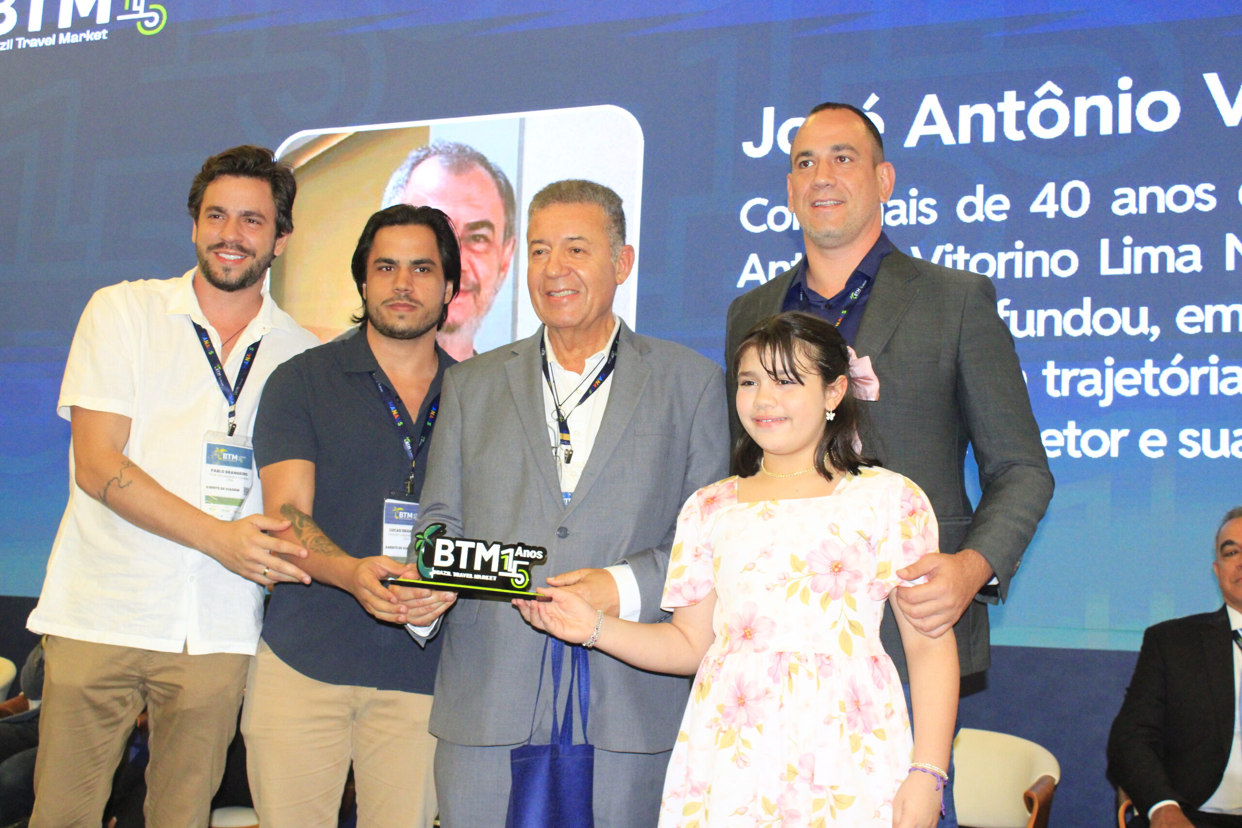 Alexandre Sampaio, da CNC, entregou a a homenagem da BTM à família do fundador da Nettour