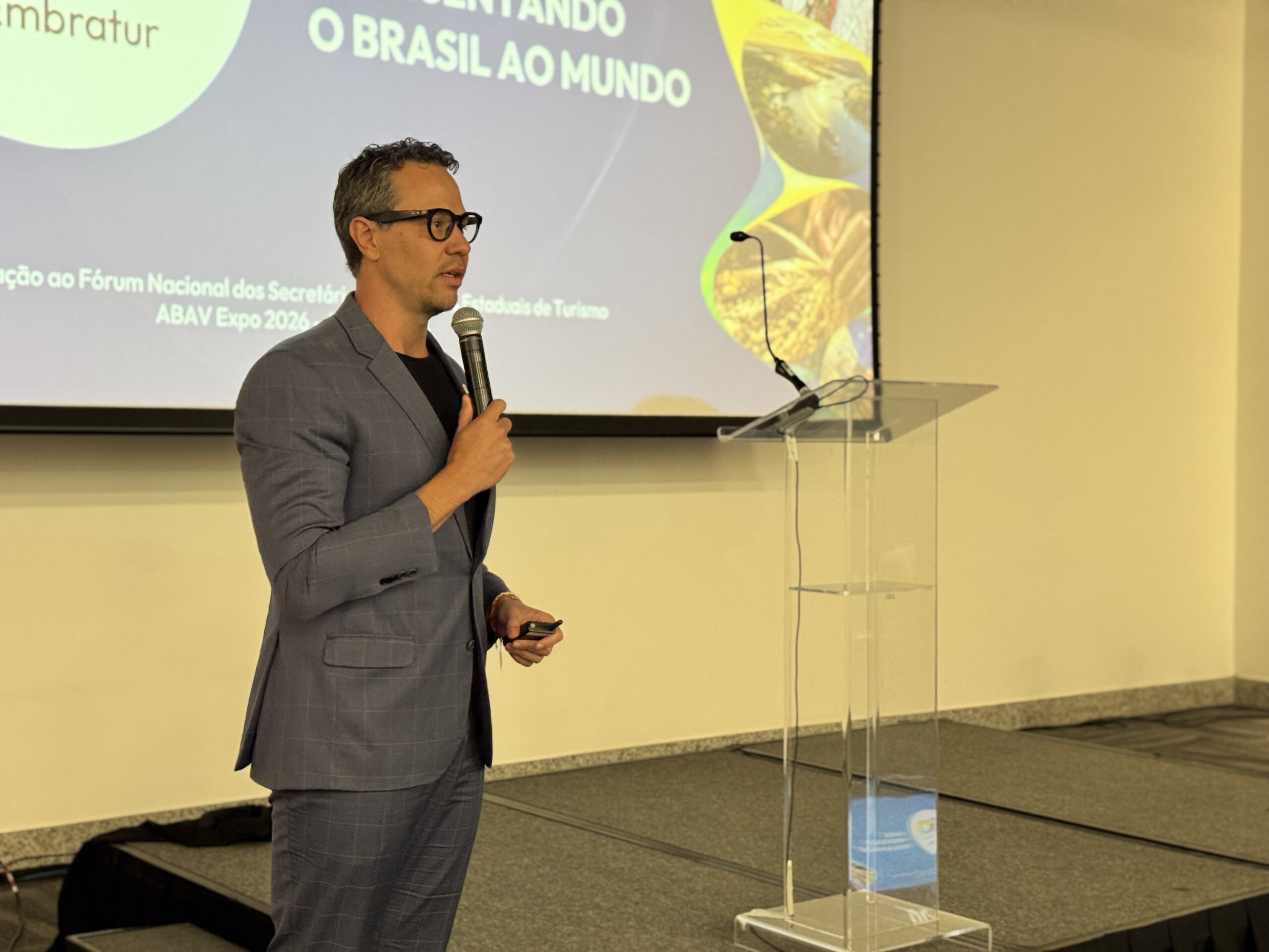 Bruno Reis, presidente da Embratur, durante a abertura do Fonatur (Felipe Abílio:M&E)