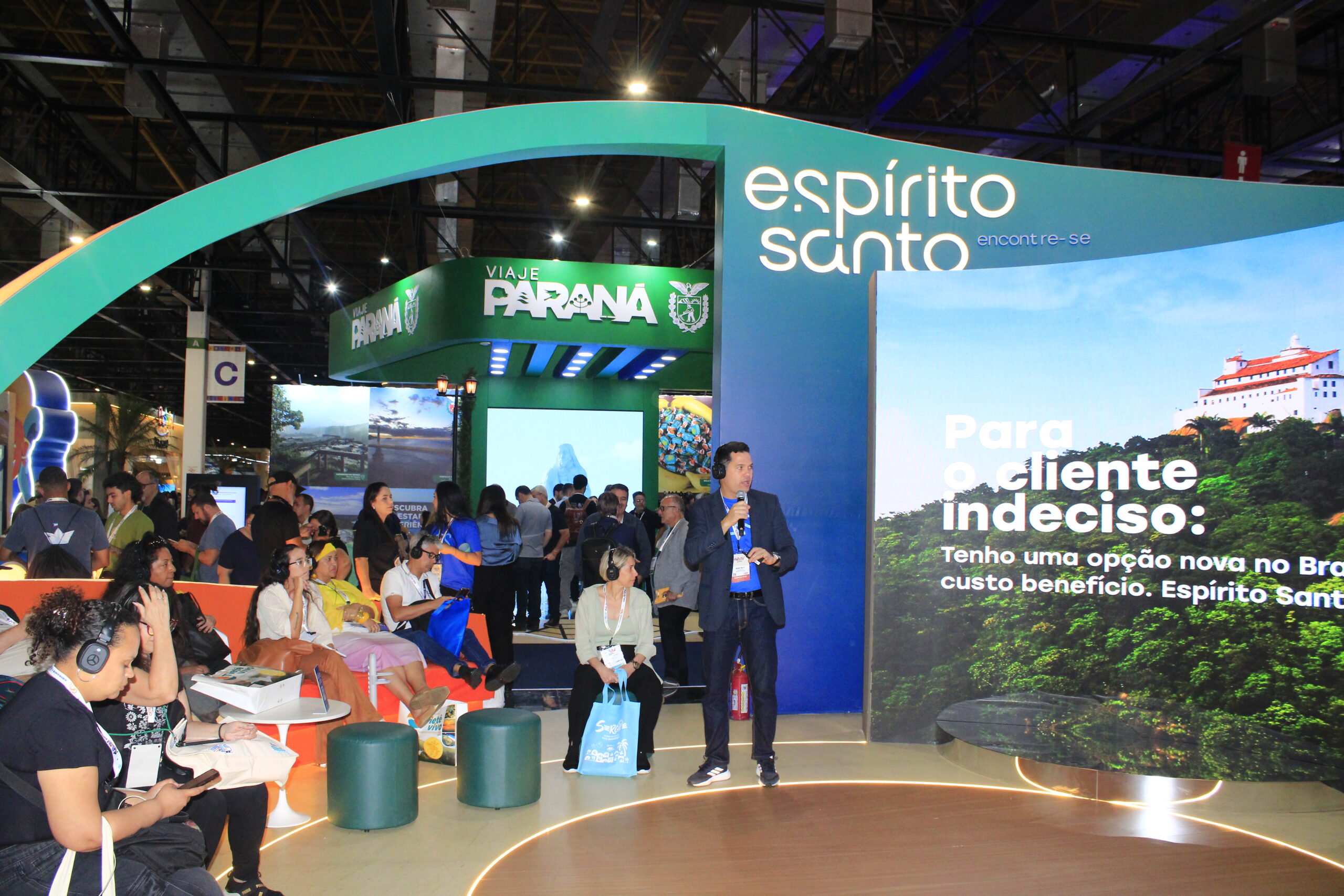 Capacitação no estande do Espírito Santo
