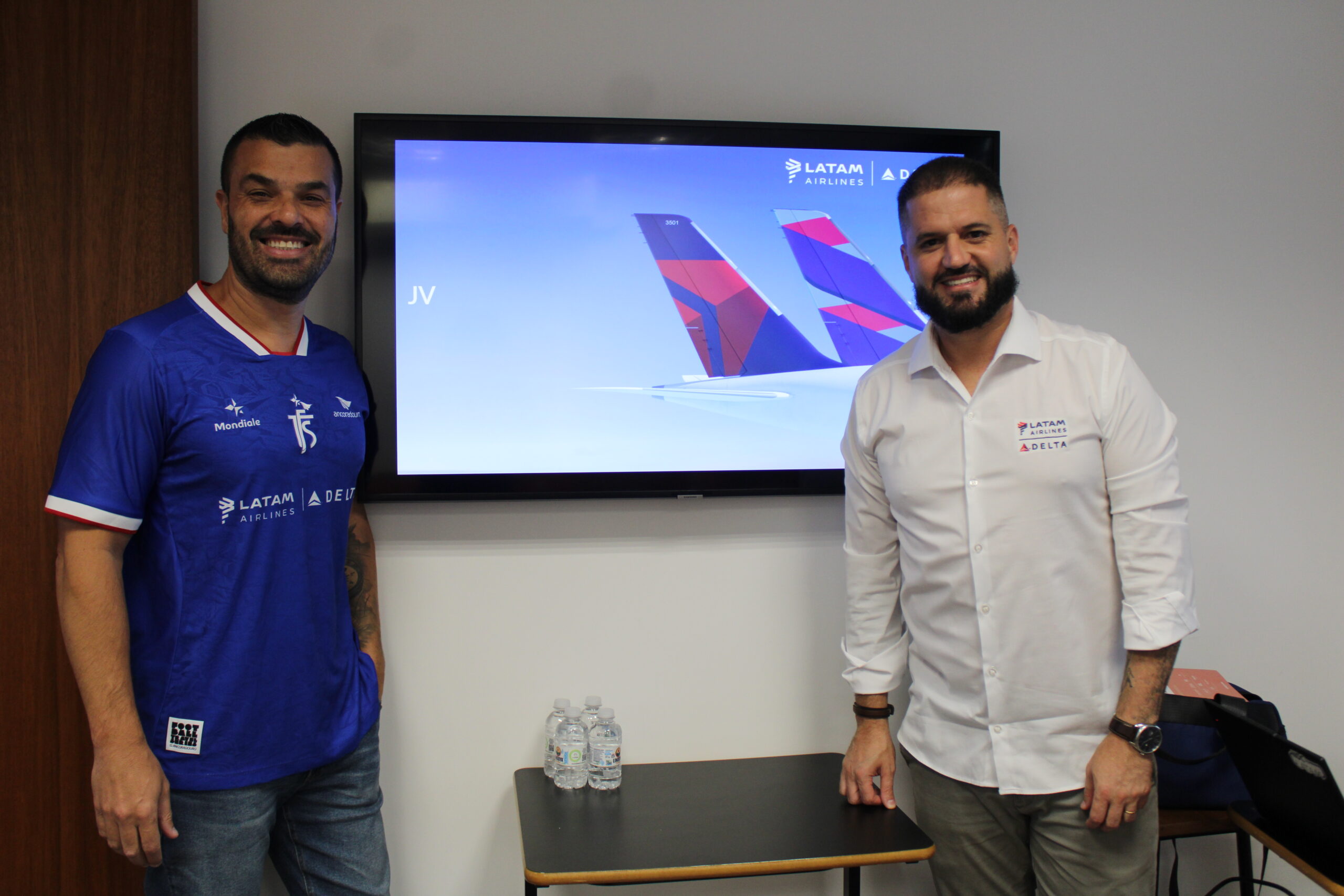 Cleber Gil e Erico Martins, da Latam