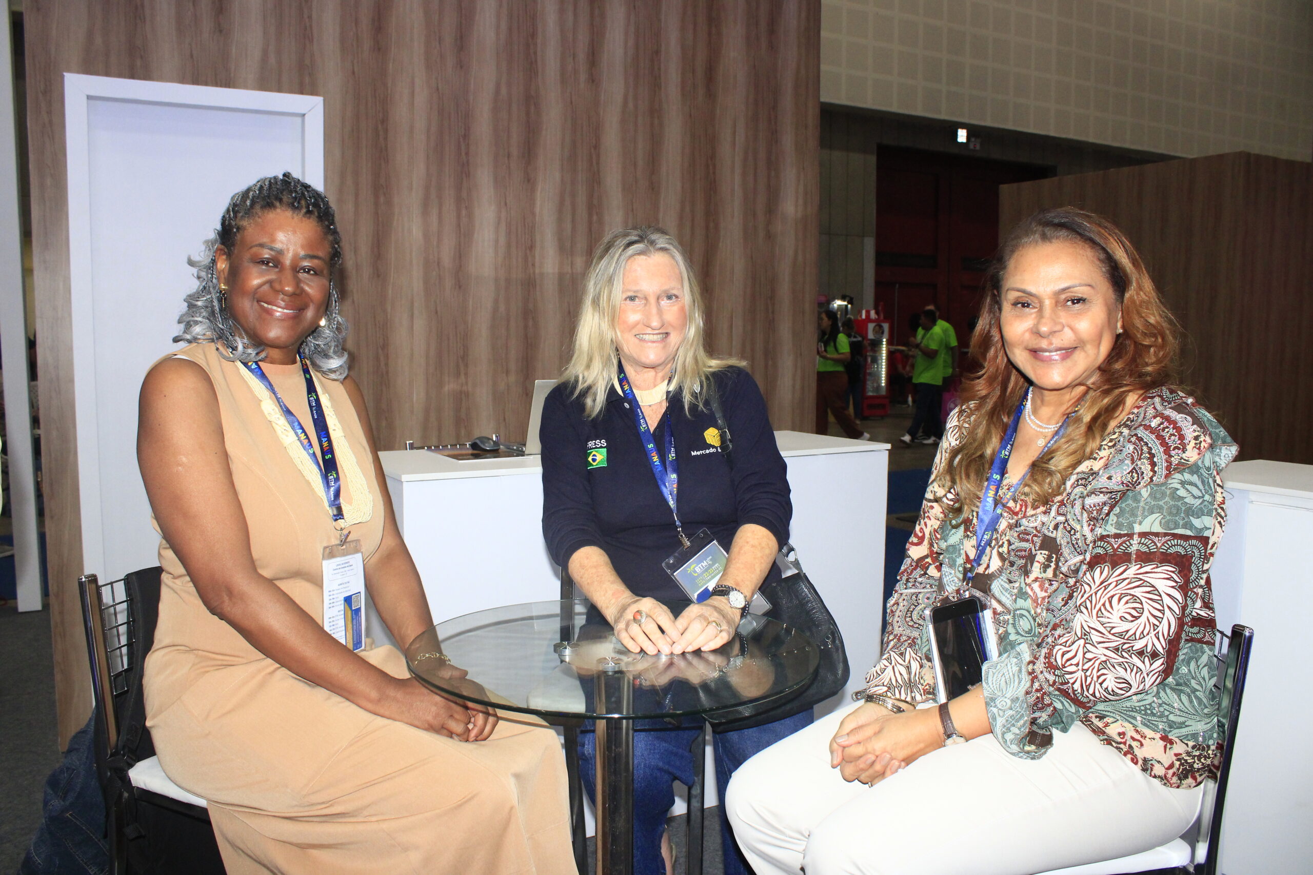 Delma Andrade, da Embratur, Rosa Masgrau, do M&E, e Oreni Braga, Manauscult