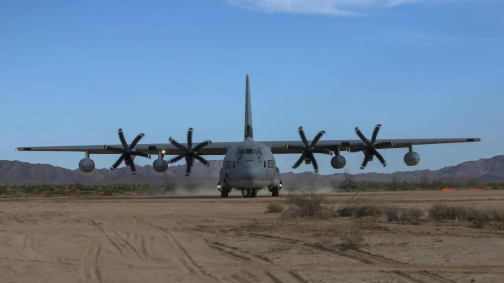 Avião militar dos EUA pousa no Galeão após entrar no Brasil pelo Norte; saiba o motivo avião - galeão - brasil