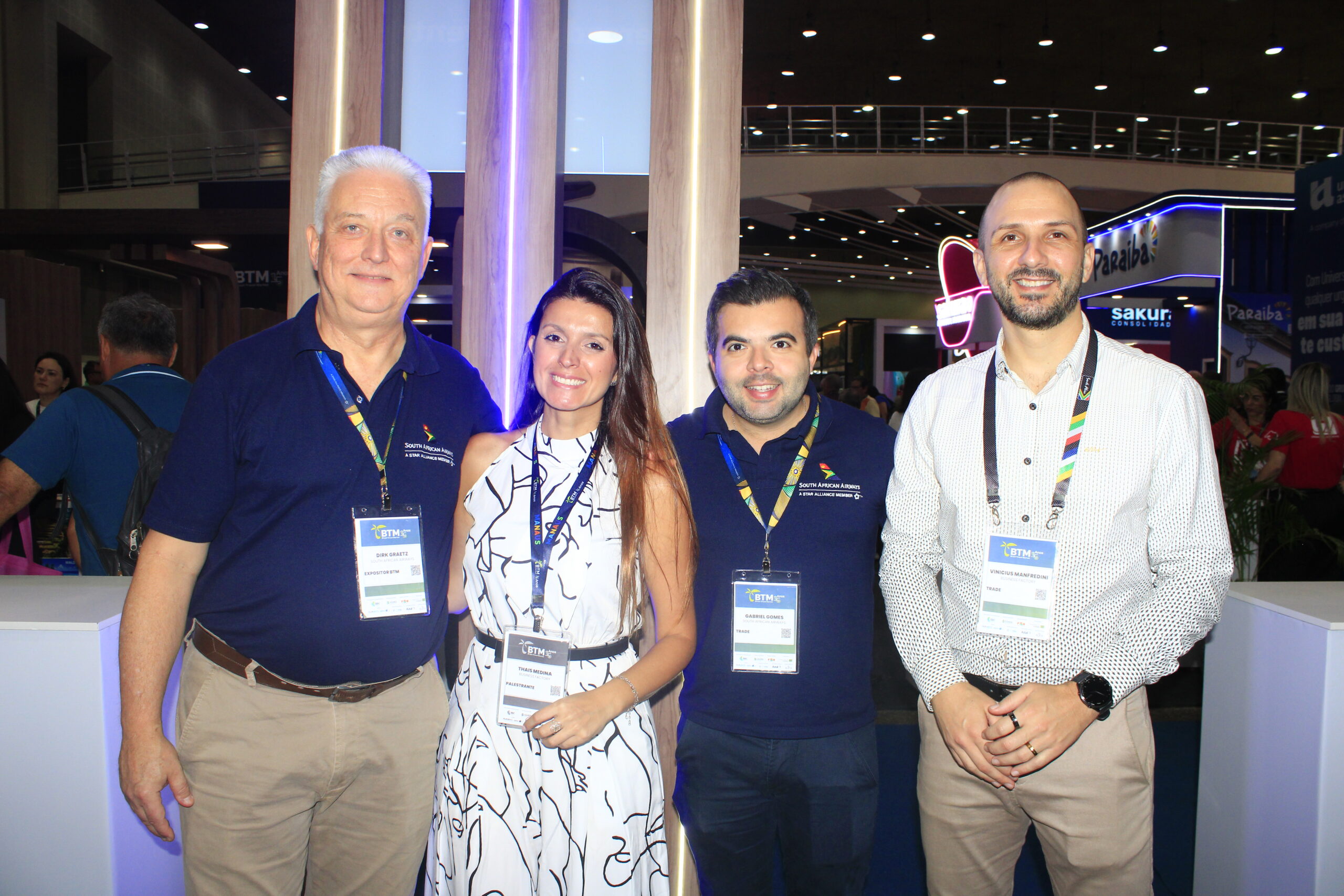Dirk Graetz e Gabriel Gomes, da South African Airways, com Thais Medina, e Vinicius Manfredini, da BF
