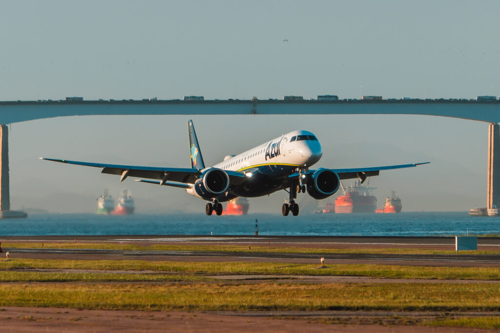 Azul avança em sua estratégia de fortalecimento com aprovação do investimento da American Airlines pelo Cade azul