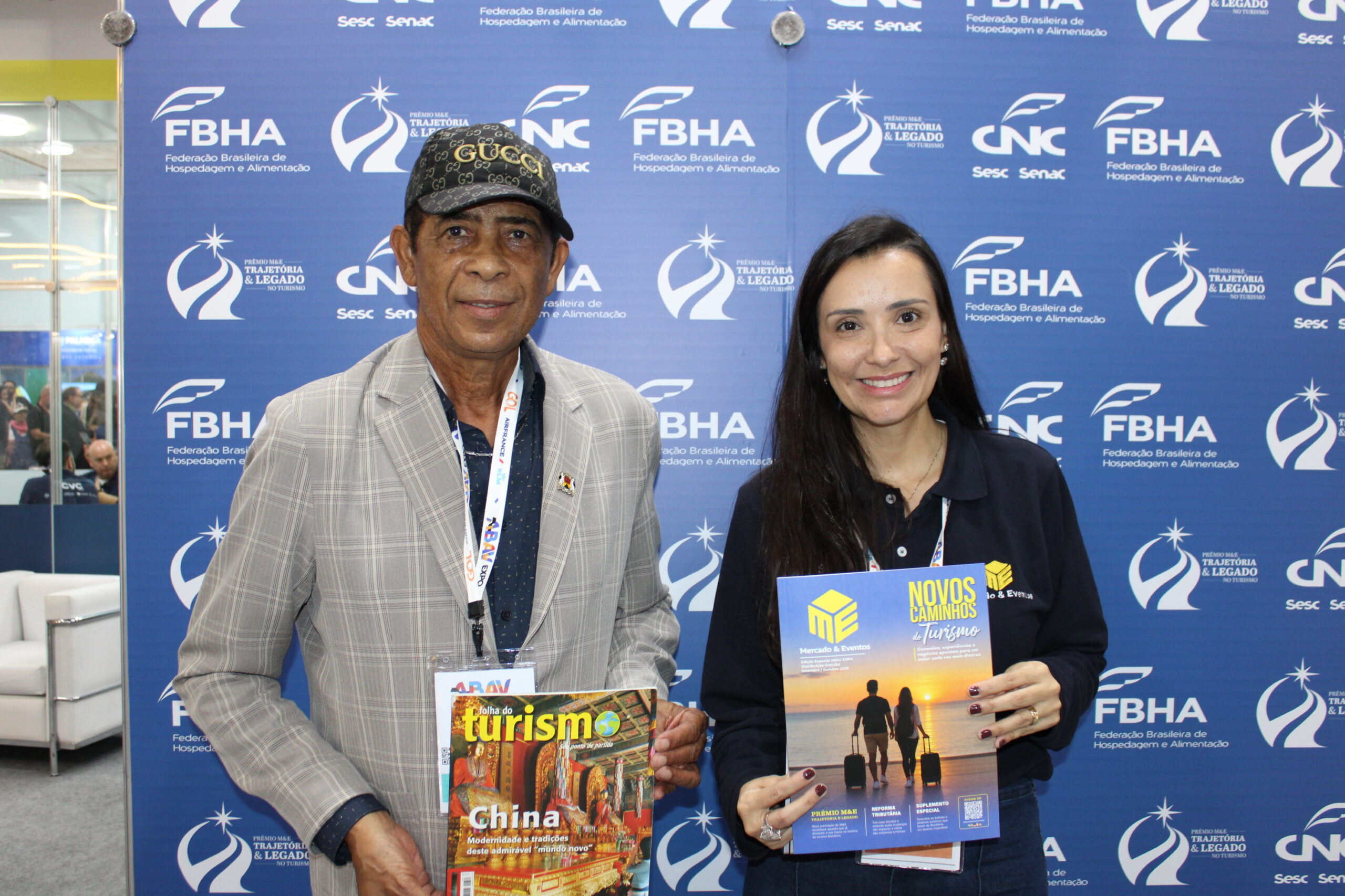 Hamilton, da Saltur Turismo, com Natália Strucchi, do M&E