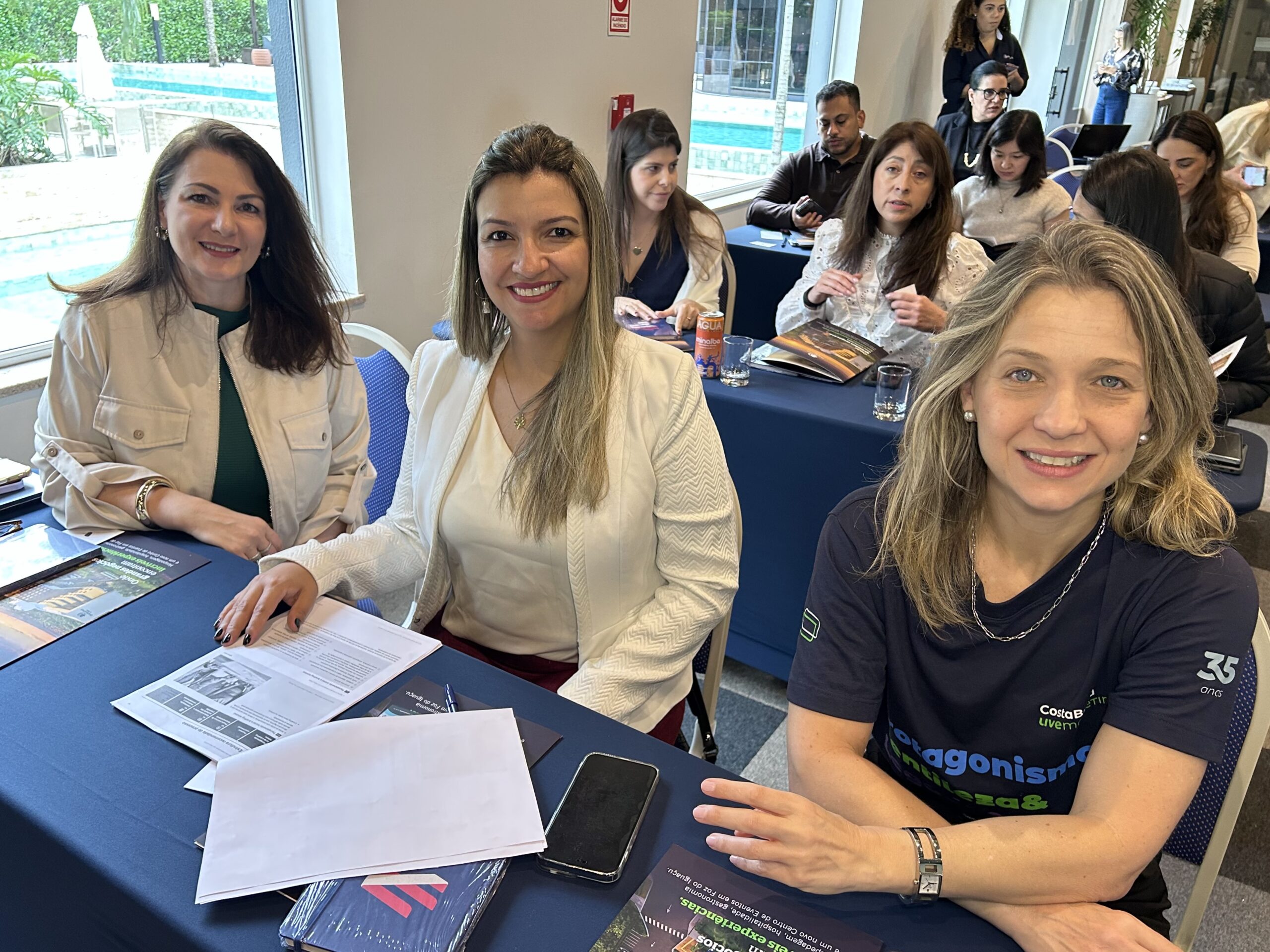 Milena Daniel, da Maringá Turismo; Flávia Galdino, da Voetur; e Fernanda Fernandes, do Costa Brava