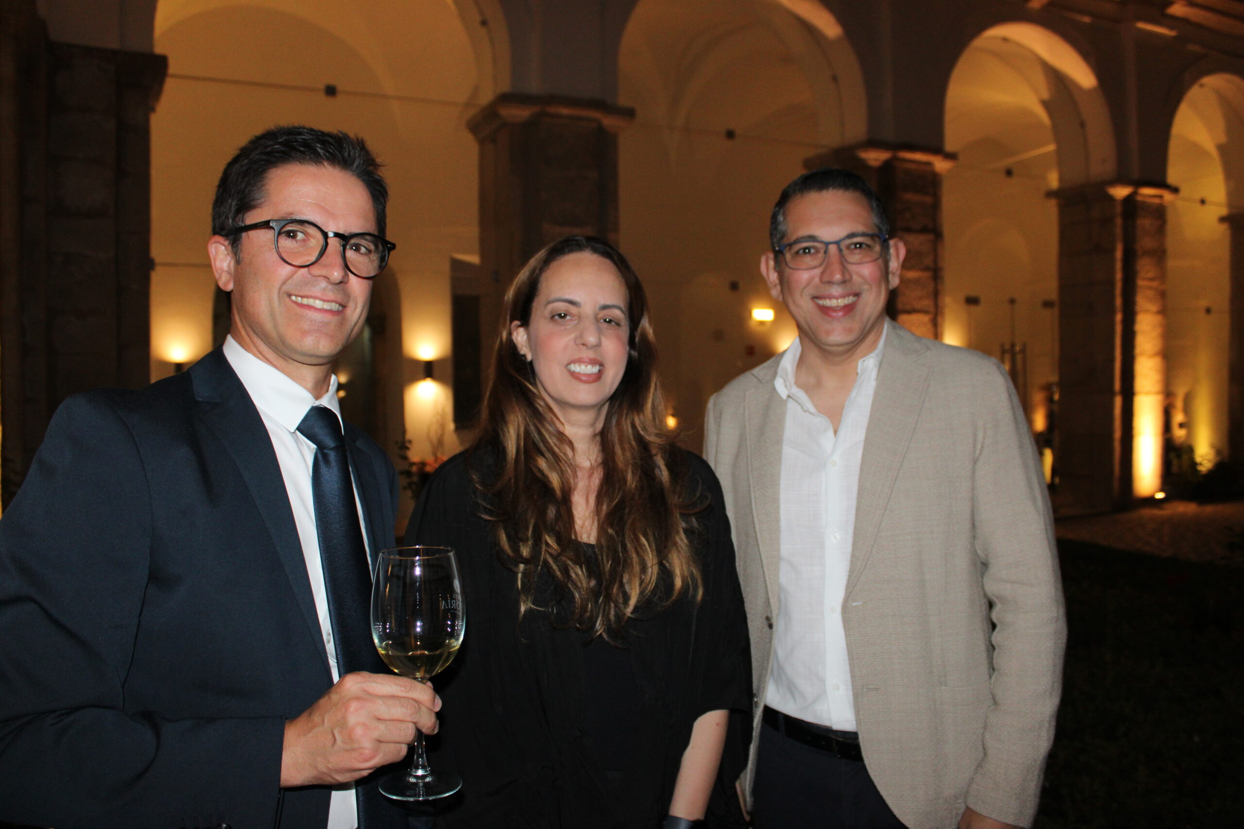 Fernando Pires, do Turismo de Alentejo, com Marina Figueiredo e Fabiano Camargo, da Braztoa