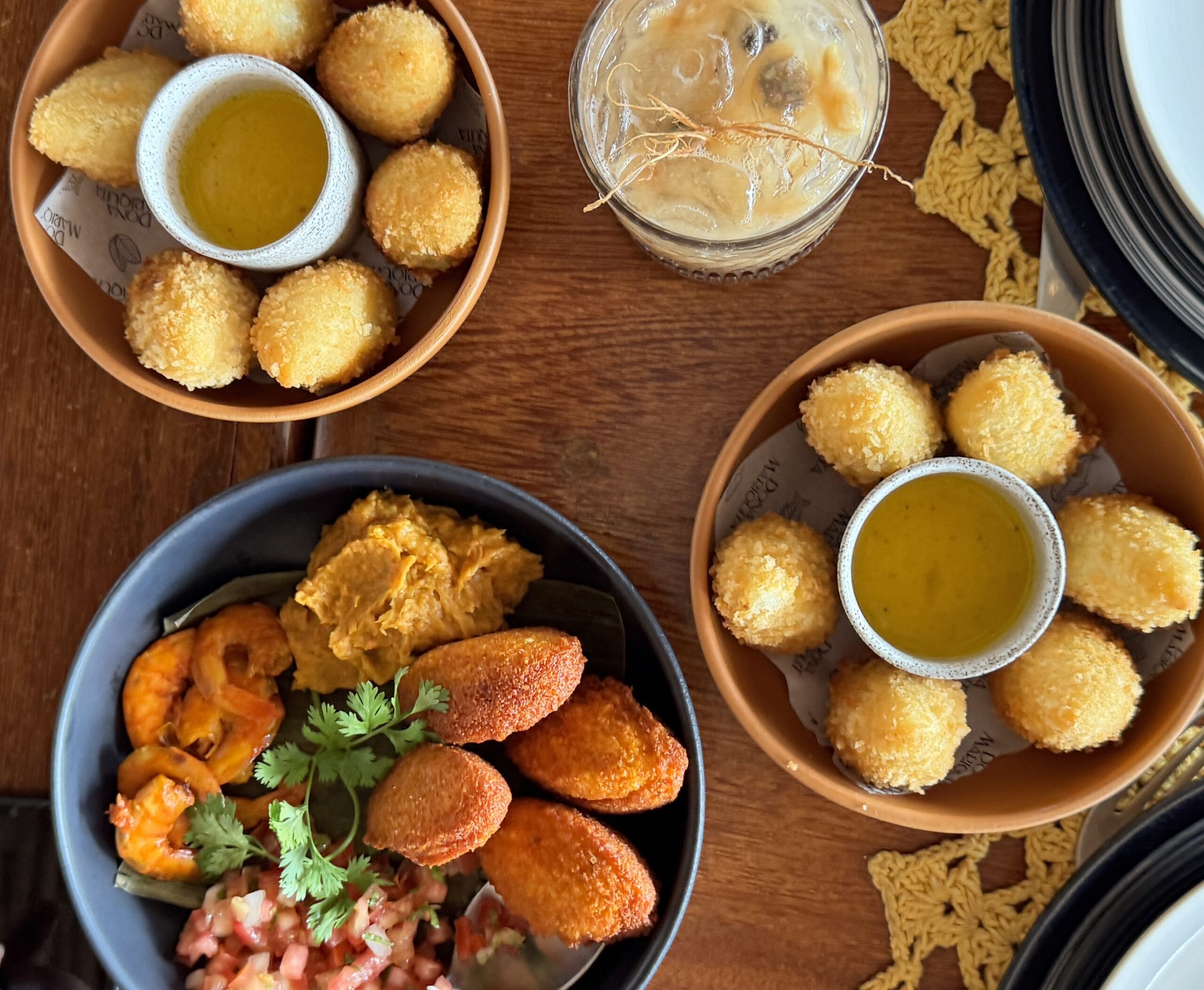 Sabores da Bahia chegam à mesa com acarajé, camarão e outros clássicos da culinária local (Felipe Abílio/M&E)