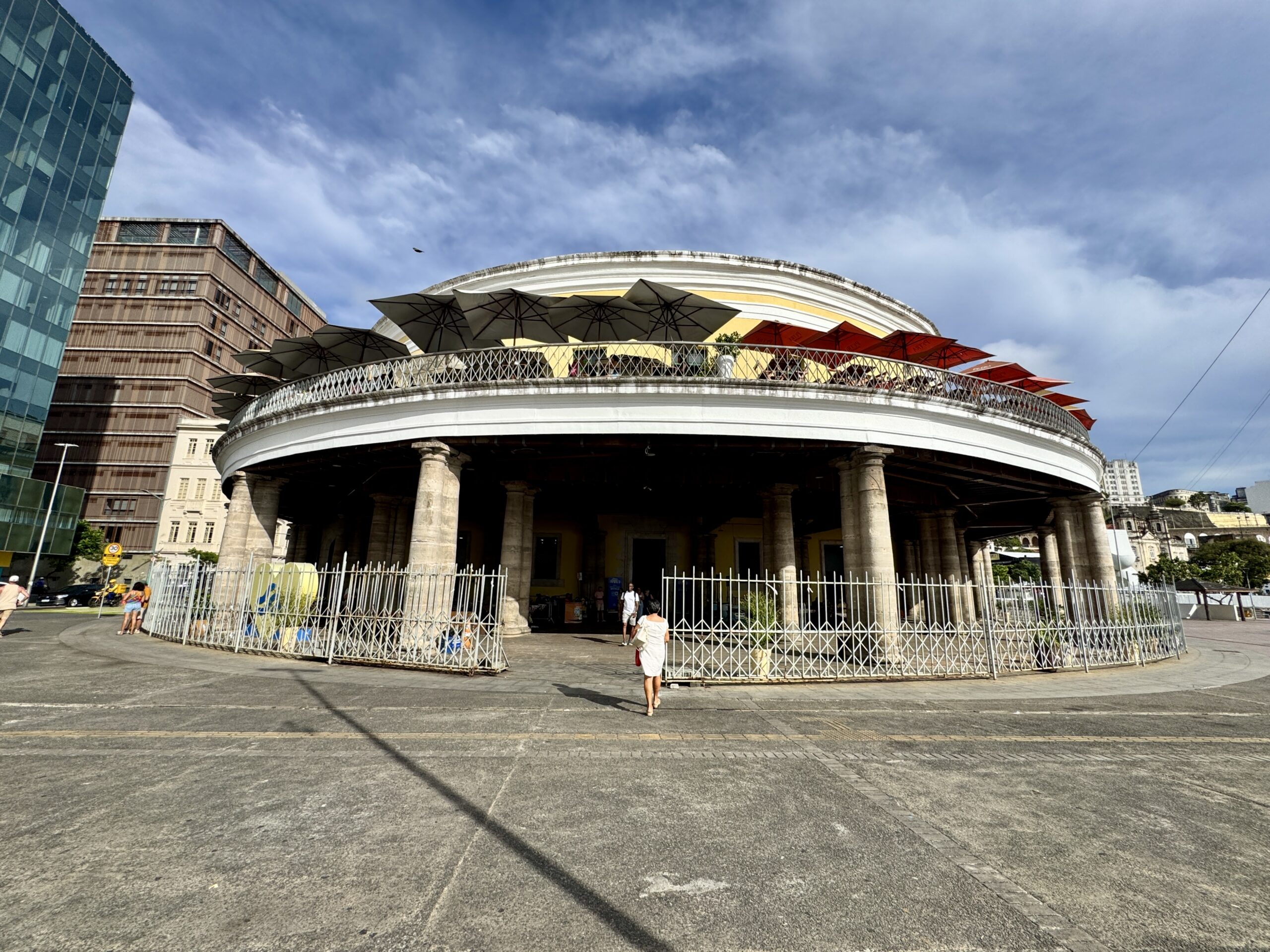O Mercado Modelo é um dos símbolos de Salvador e conecta gastronomia, cultura e tradição baiana. (Felipe Abílio/M&E)