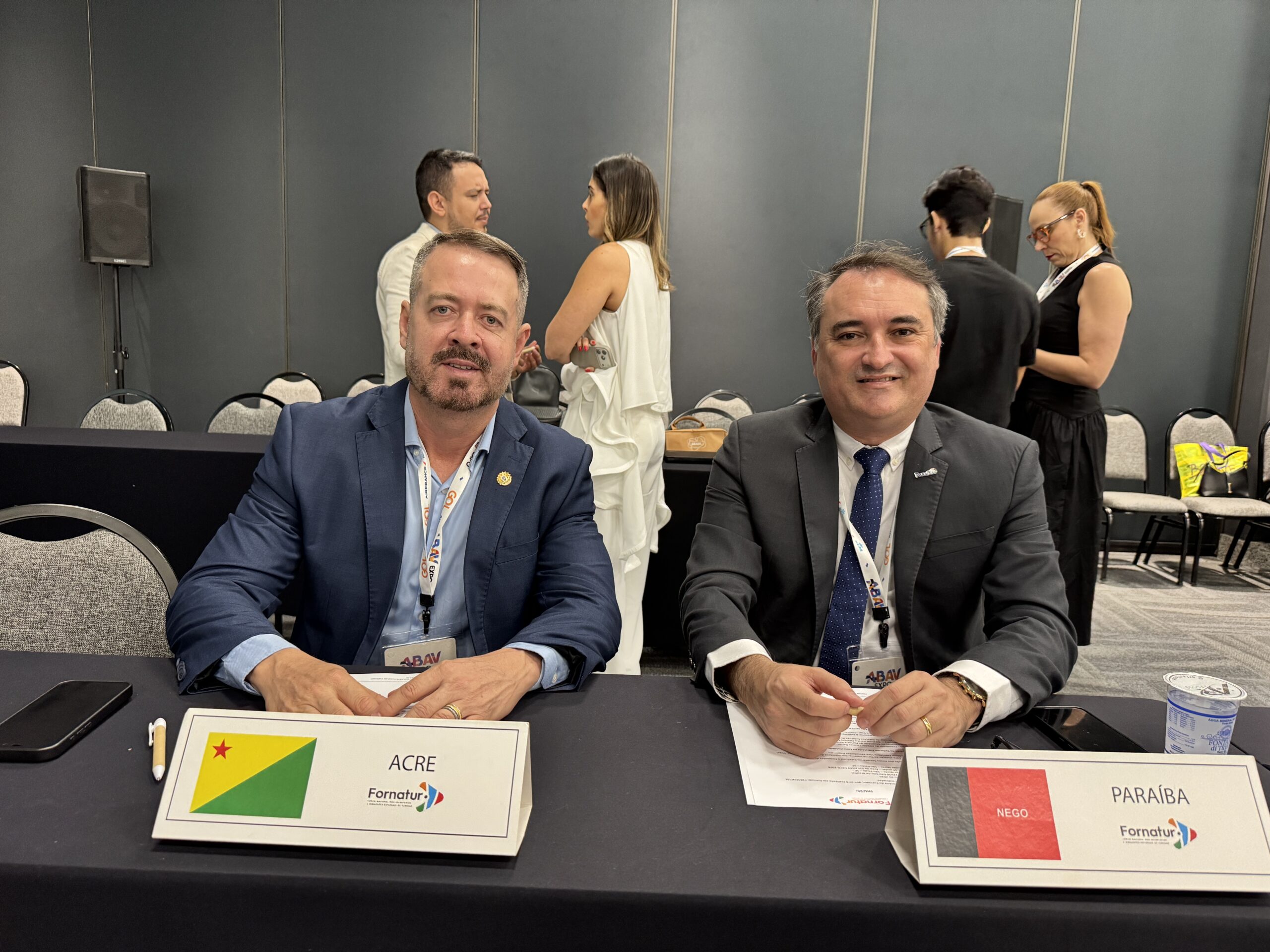 Marcelo Messias de Carvalho, da Secretaria de Estado do Turismo do Acre, e Ferdinando Lucena, presidente da PBTUR (Empresa Paraibana de Turismo) (Felipe Abílio:M&E)