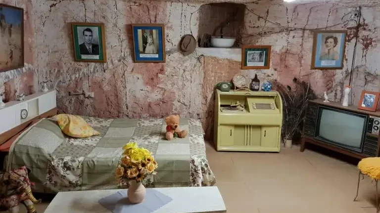 Coober Pedy: cidade subterrânea da Austrália transforma adaptação ao calor em atração turística Coober Pedy: cidade subterrânea da Austrália transforma adaptação ao calor em atração turística