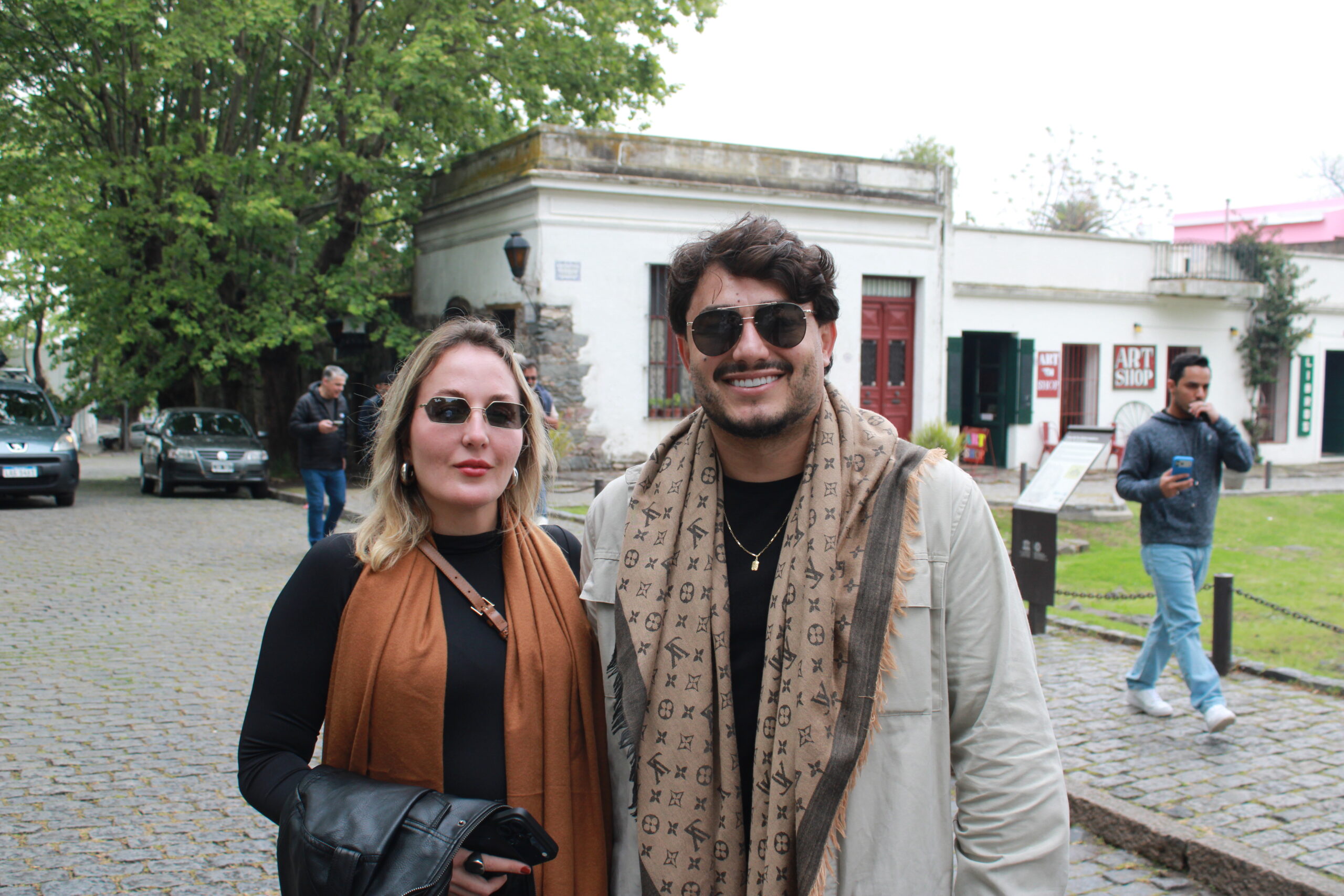 Pamela Peters, da Mulher Turismo e Leonardo Moraes, da Home Tour.JPG