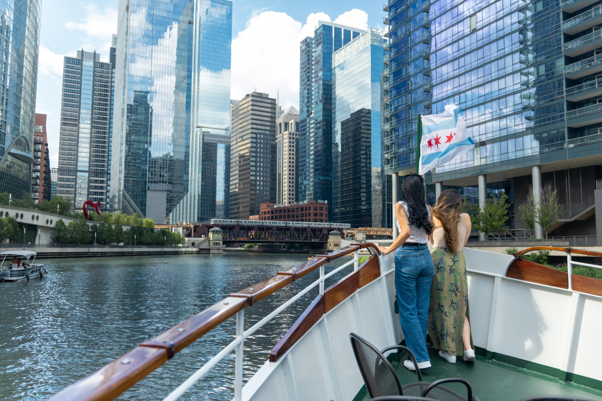 Passeio de barco pelo rio Chicago revela a arquitetura e os arranha-céus da cidade (Choose Chicago:Divulgação)