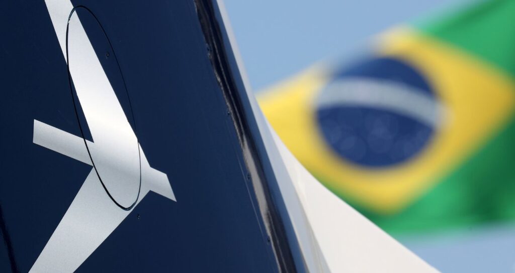 Embraer assina contrato com Latam para apoiar entrada de 24 novos jatos E195-E2 Embraer assina contrato com Latam para apoiar entrada de 24 novos jatos E195-E2