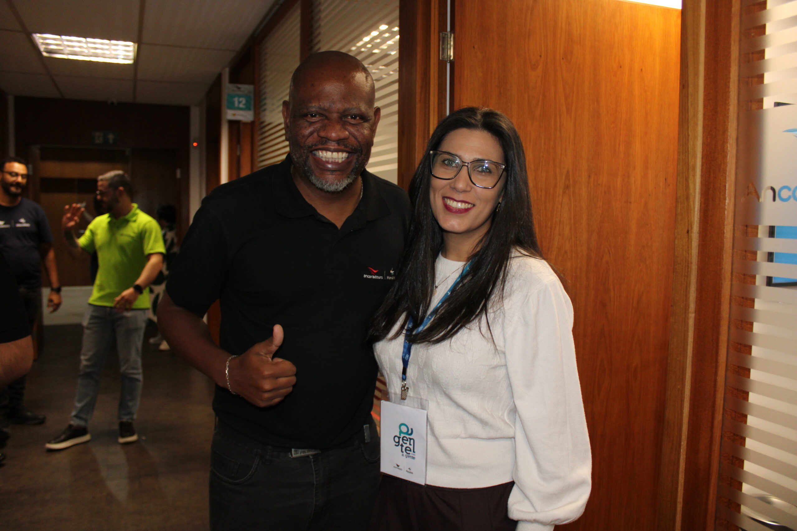 Ricardo Morais, da Ancoradouro, com Bruna, da Asatur