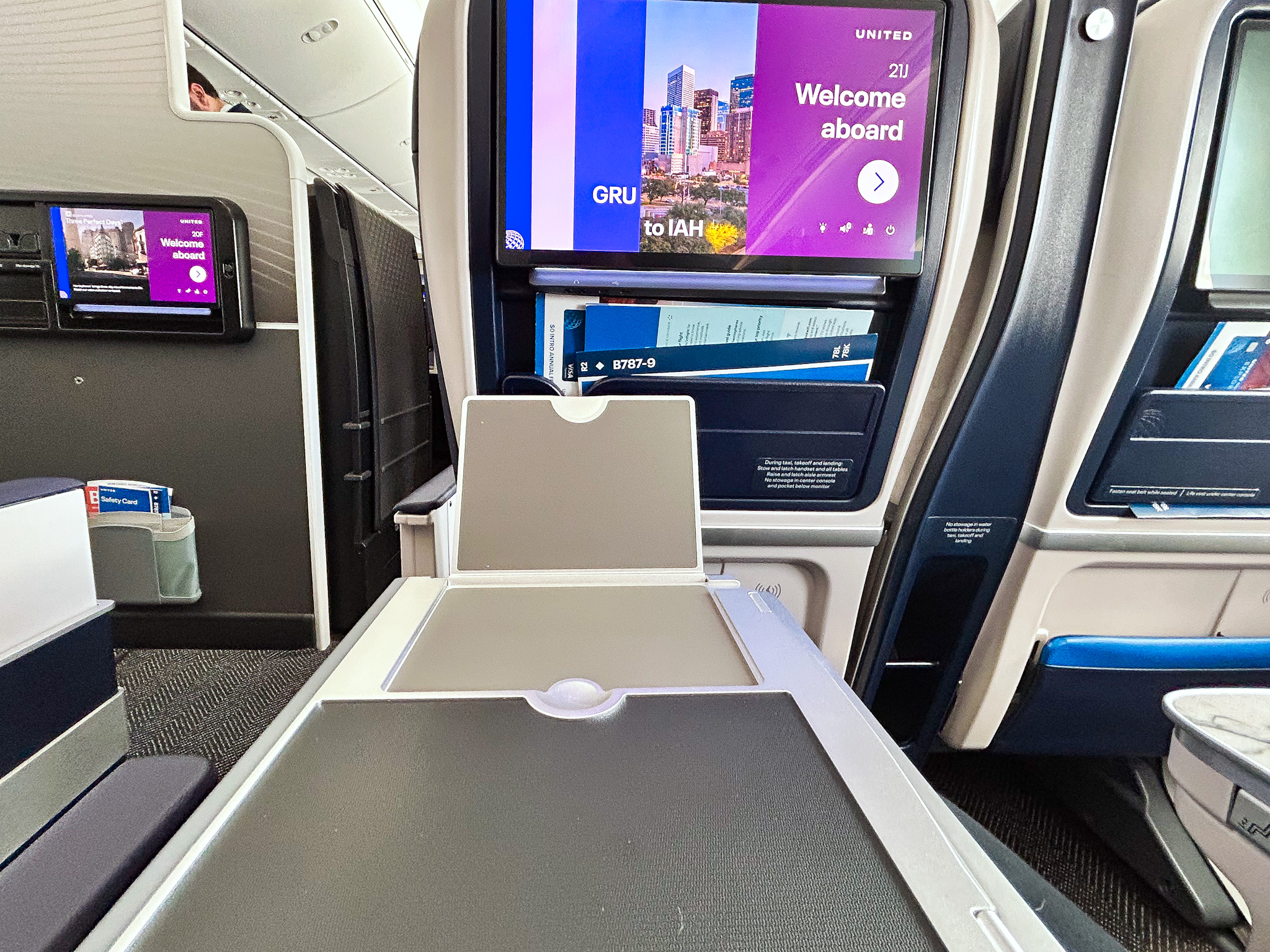 Suporte de celular na mesa de rei cão da classe Premium