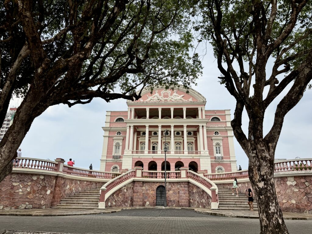 Gol conecta Manaus a oito destinos nacionais e promove viagem para divulgar a Amazônia ao Brasil Gol conecta Manaus a oito destinos nacionais e promove viagem para divulgar a Amazônia ao Brasil