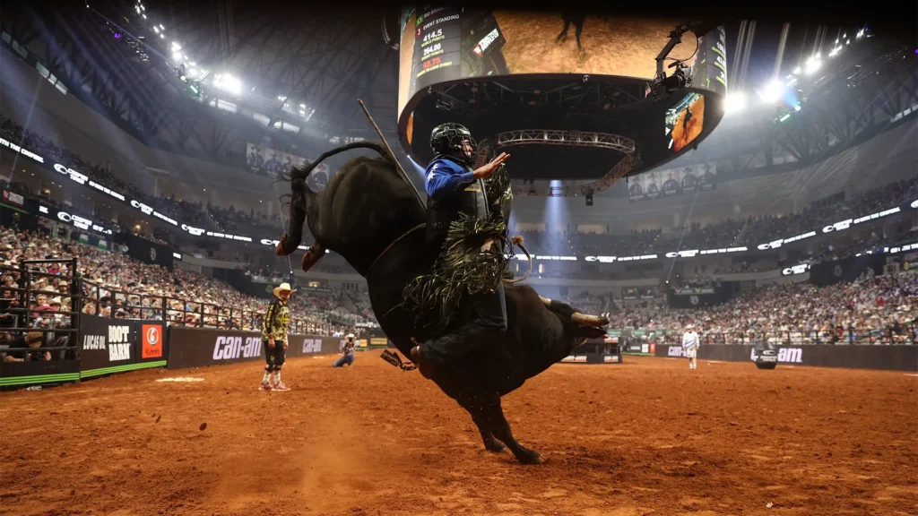 Professional Bull Riders: 10 lugares pelo mundo onde assistir às disputas de montaria em touros Professional Bull Riders: 10 lugares pelo mundo onde assistir às disputas de montaria em touros